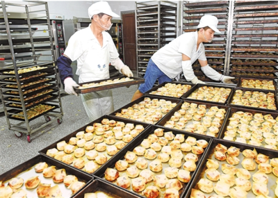 老字號(hào)月餅觸網(wǎng)煥新機(jī) 匠心手作與互聯(lián)網(wǎng)銷(xiāo)售的完美融合